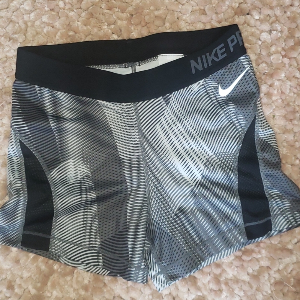 NIKE - Women's Exercise Shorts